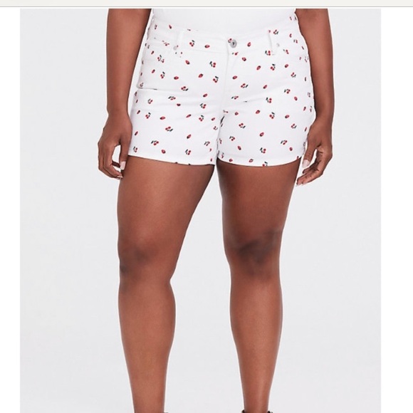 Women’s white shorts with berry print - Picture 5 of 6